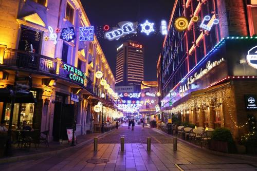 Επισκέπτες που μένουν στο Shangri-La Ningbo - The Three Rivers Intersection