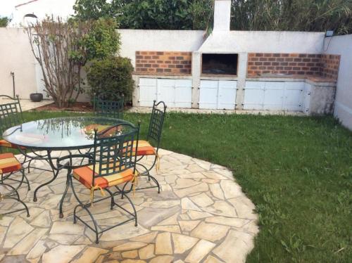 Taman di luar Villa Ancolie climatisée avec piscine chauffée de mai à septembre