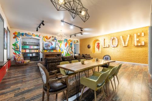 Luxury 5 rooms apt on Nevskiy 130, Kudrovo, Russia