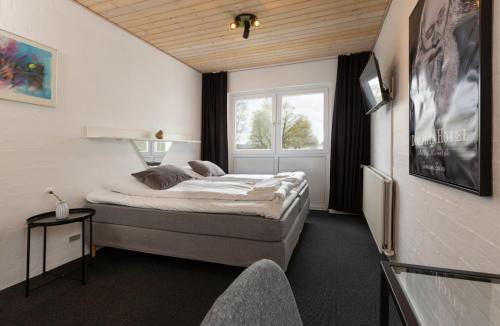 Säng eller sängar i ett rum på Dolphin Hotel Herning