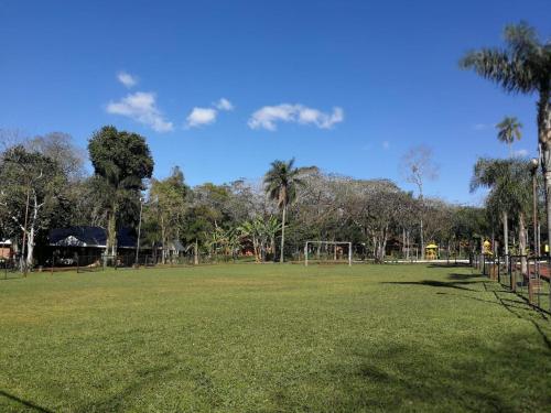 Taman di luar Complejo Americano