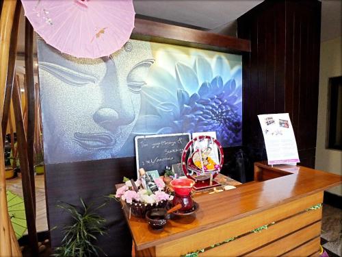 a desk with a picture of a woman with a pink umbrella at Indira Nikunj Rubystone Exotic in Rishīkesh