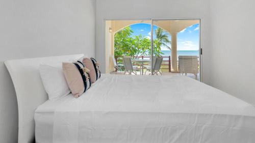 Gallery image of 3-Bedroom, 2-Bath Beachfront Condo with Pool in Playa Flamingo