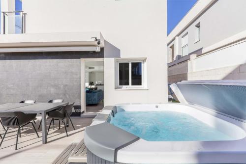 Casa Bos Dolphin Pool Jacuzzi 6P, Puerto Marino – Bijgewerkte ...