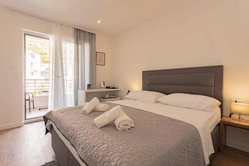 Postel nebo postele na pokoji v ubytování Apartmani Benzon