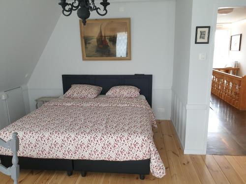 Un pat sau paturi într-o cameră la Den Hoge Doorn