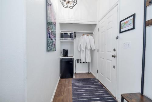 a hallway with a white door and a rug at Red Rock Inn Cottages in Springdale