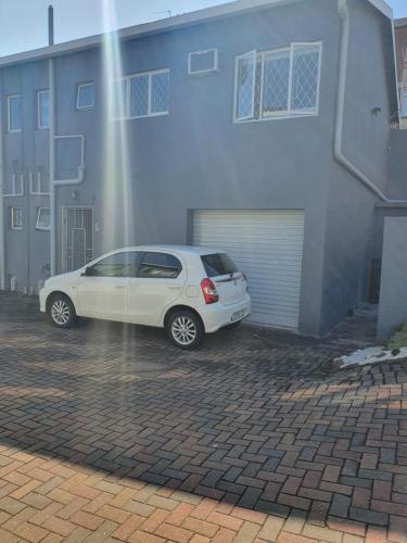 Φωτογραφία από το άλμπουμ του Overport Durban Halaal Accommodation 2V "No Alcohol Strictly Halaal No Parties" Entire Luxury Apartment, 2 Bedroom, 4 Sleeper, Self Catering, 300m from Musjid Al Hilaal στο Ντέρμπαν