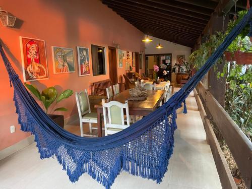 a hammock in the dining room of a house at Casa do Lago Hospedaria in Brasília