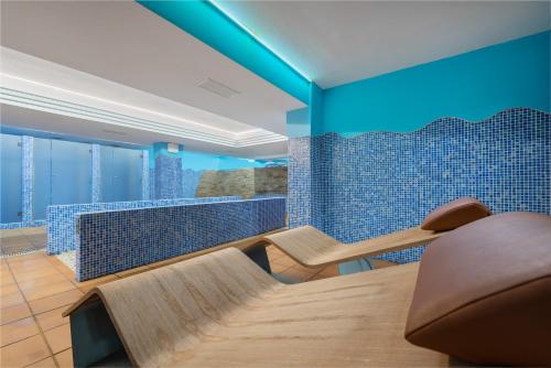 a room with blue walls and a table and chairs at O7 Nordeste Playa in Can Picafort
