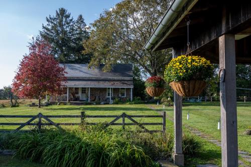 Gallery image of Turtle Stop Farm - Historic Farmhouse in Upper Black Eddy