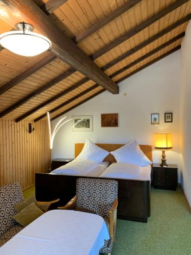 a bedroom with two beds and a table and a lamp at 2 Zimmer Wohnung am Süd-Schwarzwald in Murg