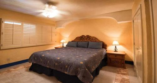 a bedroom with a large bed and two lamps at Las Glorias by DC in San Carlos