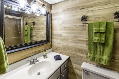 Bilik mandi di The Treehouse