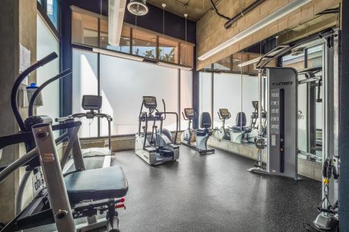 Sixth Avenue Loft #416 – Photos 3