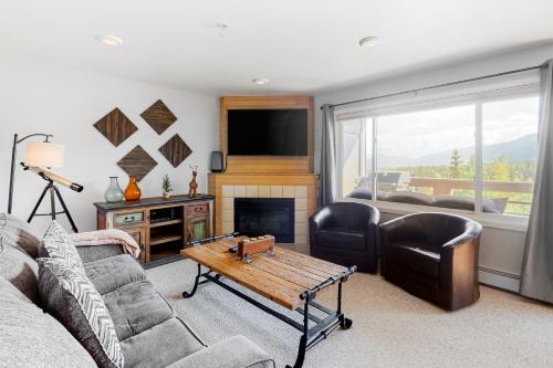 Watch Hill Mountain Retreat – Photos 2