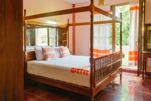 A bed or beds in a room at Casona H