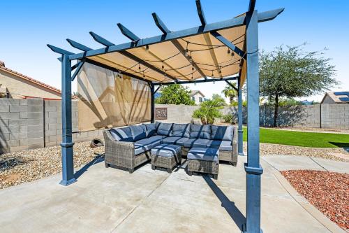 Backyard Delight in Surprise – Photos 2