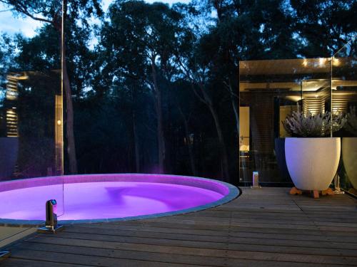 Πισίνα στο ή κοντά στο Kangary - bush retreat with outdoor spa