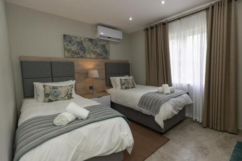 Caribbean Estates - 35 Montego Bay by Luxe tesisinde bir odada yatak veya yataklar