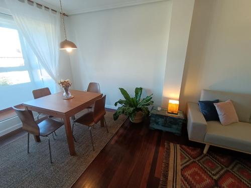 Posezení v ubytování Bonito duplex cerca de la playa y de Santander