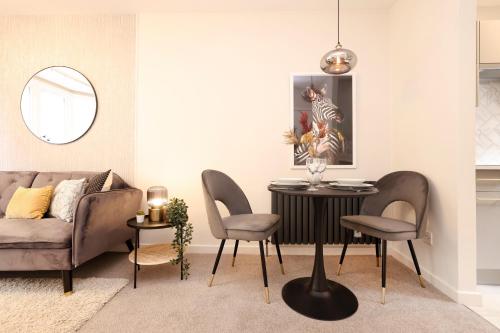 JOIVY Modern 1 bed Flat in West End, close to Princes Gardens photo 11
