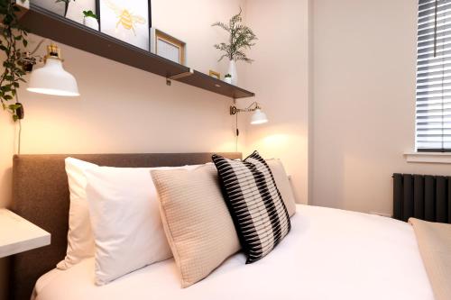 JOIVY Modern 1 bed Flat in West End, close to Princes Gardens photo 27
