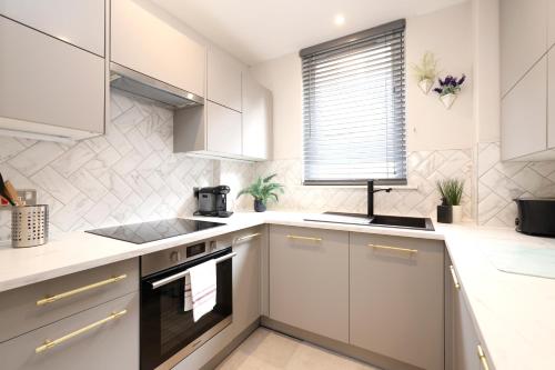JOIVY Modern 1 bed Flat in West End, close to Princes Gardens photo 16
