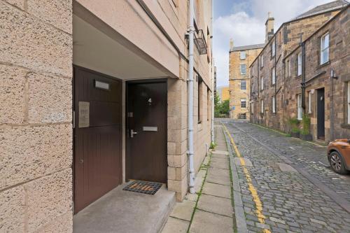 JOIVY Modern 1 bed Flat in West End, close to Princes Gardens photo 37