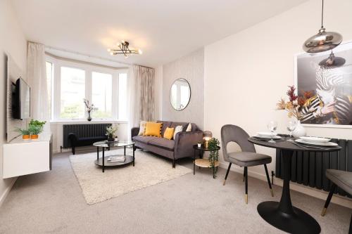JOIVY Modern 1 bed Flat in West End, close to Princes Gardens photo 6