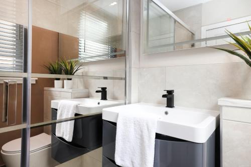 JOIVY Modern 1 bed Flat in West End, close to Princes Gardens photo 9