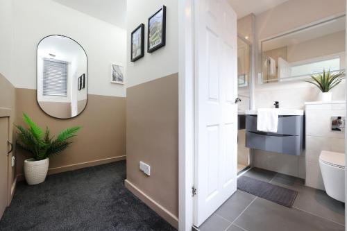 JOIVY Modern 1 bed Flat in West End, close to Princes Gardens photo 4