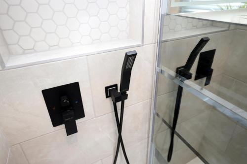 JOIVY Modern 1 bed Flat in West End, close to Princes Gardens photo 33