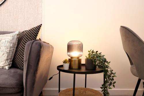 JOIVY Modern 1 bed Flat in West End, close to Princes Gardens photo 14