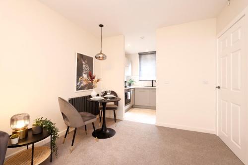 JOIVY Modern 1 bed Flat in West End, close to Princes Gardens photo 13