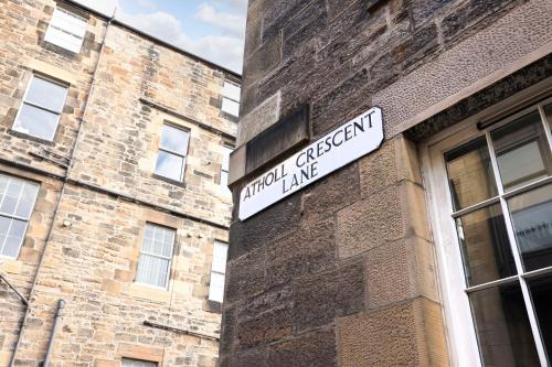 JOIVY Modern 1 bed Flat in West End, close to Princes Gardens photo 39