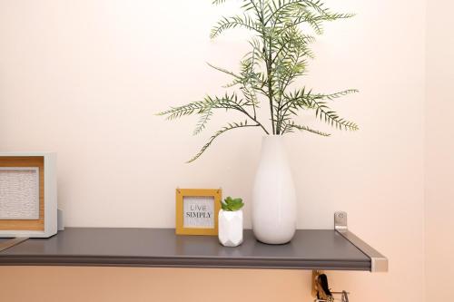 JOIVY Modern 1 bed Flat in West End, close to Princes Gardens photo 24