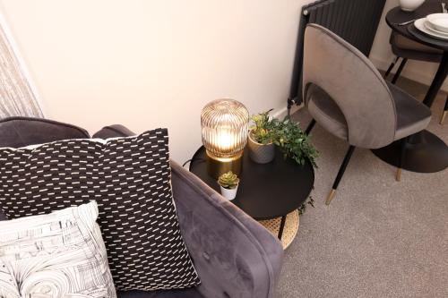 JOIVY Modern 1 bed Flat in West End, close to Princes Gardens photo 15
