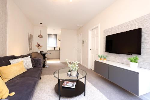 JOIVY Modern 1 bed Flat in West End, close to Princes Gardens photo 10