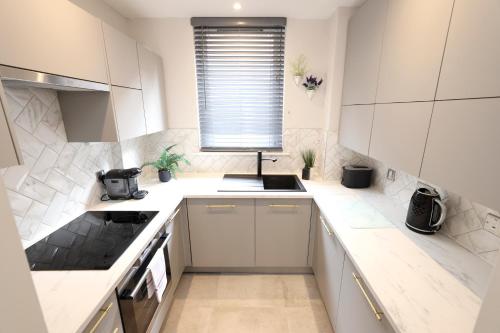 JOIVY Modern 1 bed Flat in West End, close to Princes Gardens photo 19