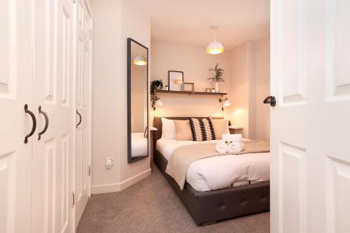 JOIVY Modern 1 bed Flat in West End, close to Princes Gardens photo 8