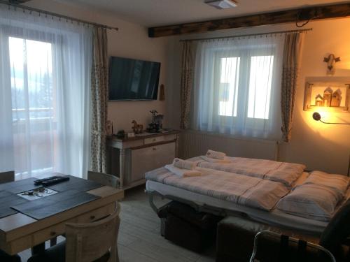 Un ou plusieurs lits dans un hébergement de l'établissement Maliarik – Apartmán Deluxe