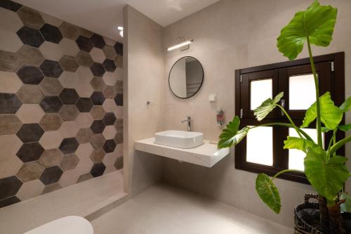 San Antonio Luxury Apartments, Medieval Town