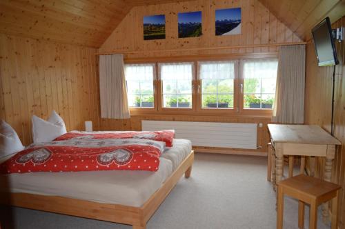 Säng eller sängar i ett rum på BnB-Blomberg