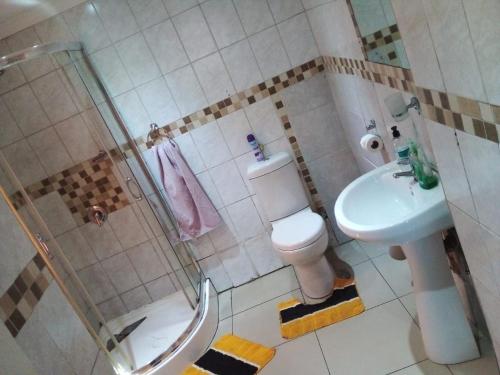 Kylpyhuone majoituspaikassa Campafela Guest House