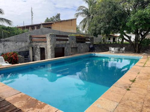 a large blue swimming pool in front of a building at Casa de Praia Pecém in São Gonçalo do Amarante