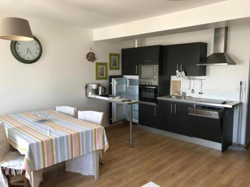 Η κουζίνα ή μικρή κουζίνα στο Villa des Sarcelles