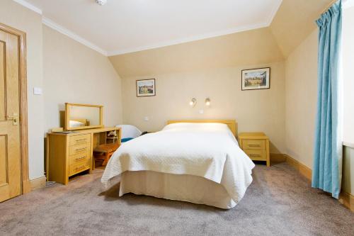 Ένα ή περισσότερα κρεβάτια σε δωμάτιο στο Nethercliffe Hotel
