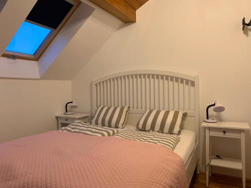 Postel nebo postele na pokoji v ubytování Viki Apartmanház