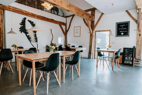 a dining room with wooden tables and chairs at De Vijf Suites in Elp